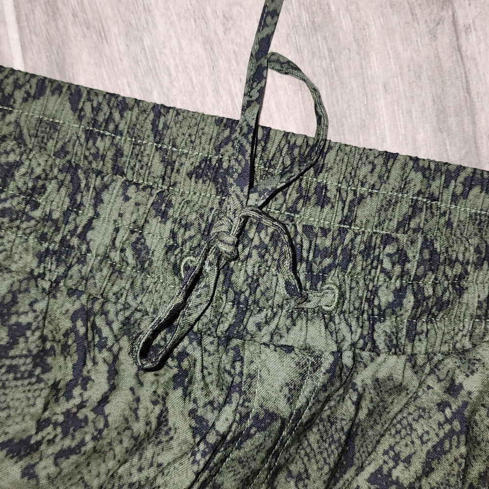 INC WOMEN'S Green Snakeskin Cargo Pants - Picture 3 of 4
